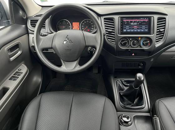 MITSUBISHI L200 TRITON 2.4 16V TURBO DIESEL GL CD 4X4 MANUAL MITSUBISHI L200 TRITON 2.4 16V TURBO DIESEL GL CD 4X4 MANUAL